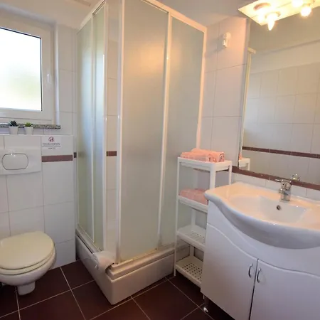 Apartment In Mit Eigener Terrasse Mandre